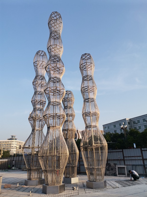 煙臺亞東文創園大型不銹鋼雕塑